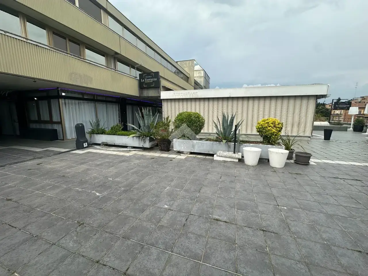 Negozio in Via Giardini 400, Modena, {3} - Foto 1