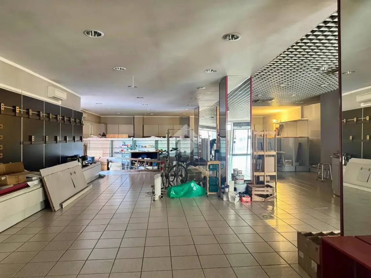 Magazzino in Via Madonnina 32, Villafranca Di Verona, {3} - Foto 1