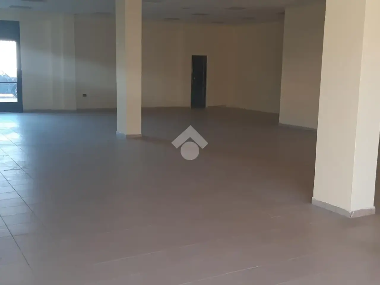 Negozio in Viale del Lavoro 144, Castrovillari, {3} - Foto 2