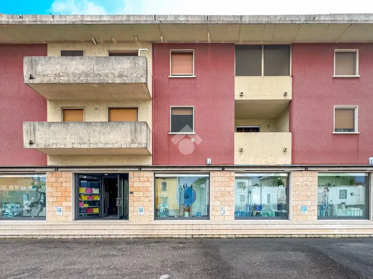 Negozio in Via della Repubblica 31, Casalmaggiore, {3} - Foto 1