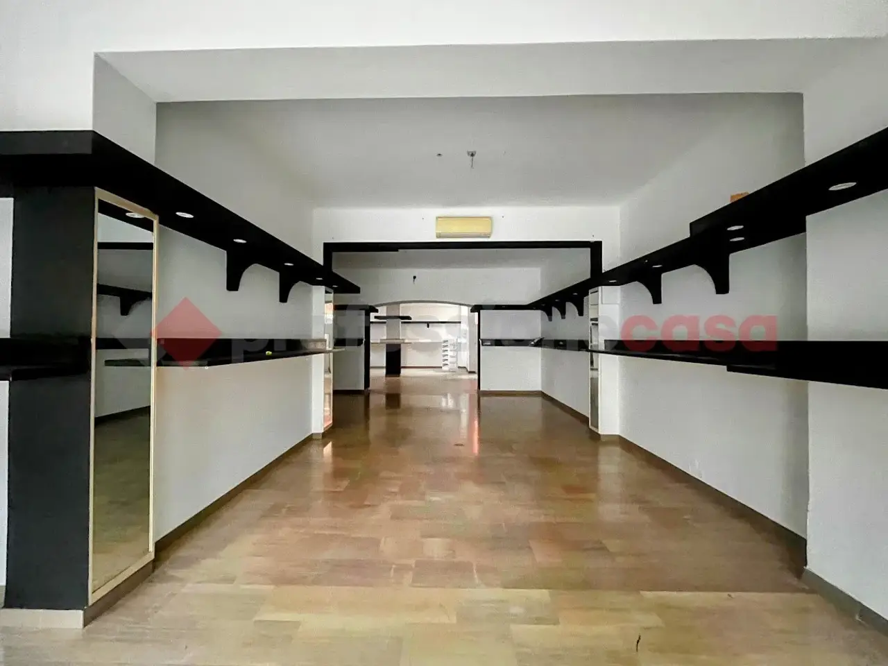 Negozio in Viale Spolverini 53, Verona, {3} - Foto 1