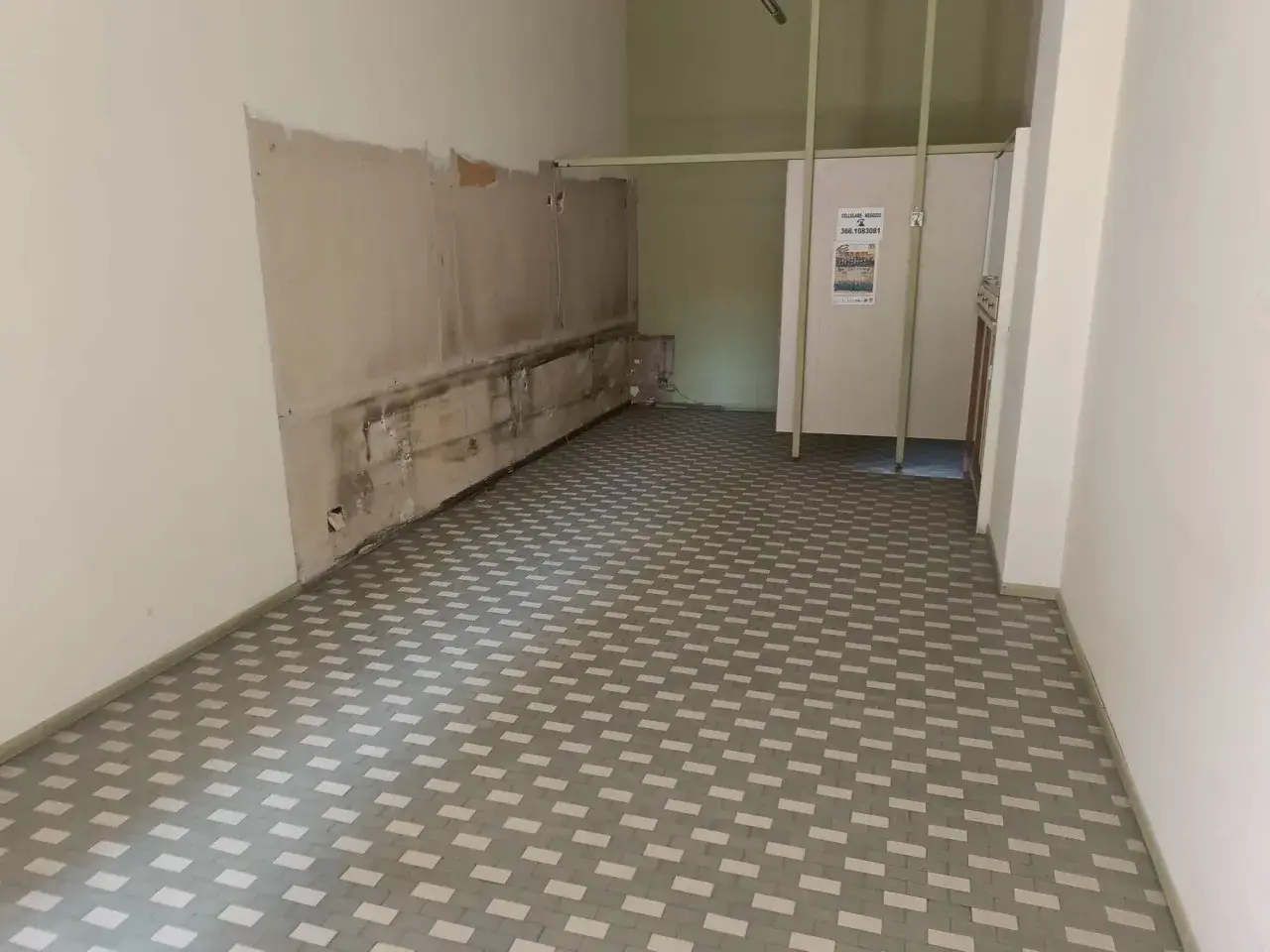 Negozio in Via Eleuterio Pagliano  21, Casale Monferrato, {3} - Foto 2
