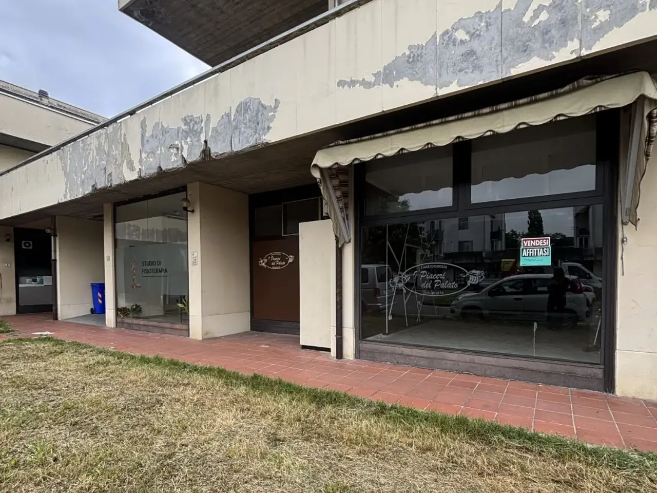 Esercizio commerciale in Piazza della Repubblica, 6, Torrile, {3} - Foto 2