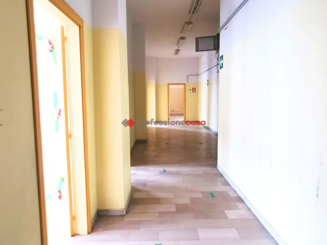 Negozio in Via Mario d'Adduzio 28, Foggia, {3} - Foto 2