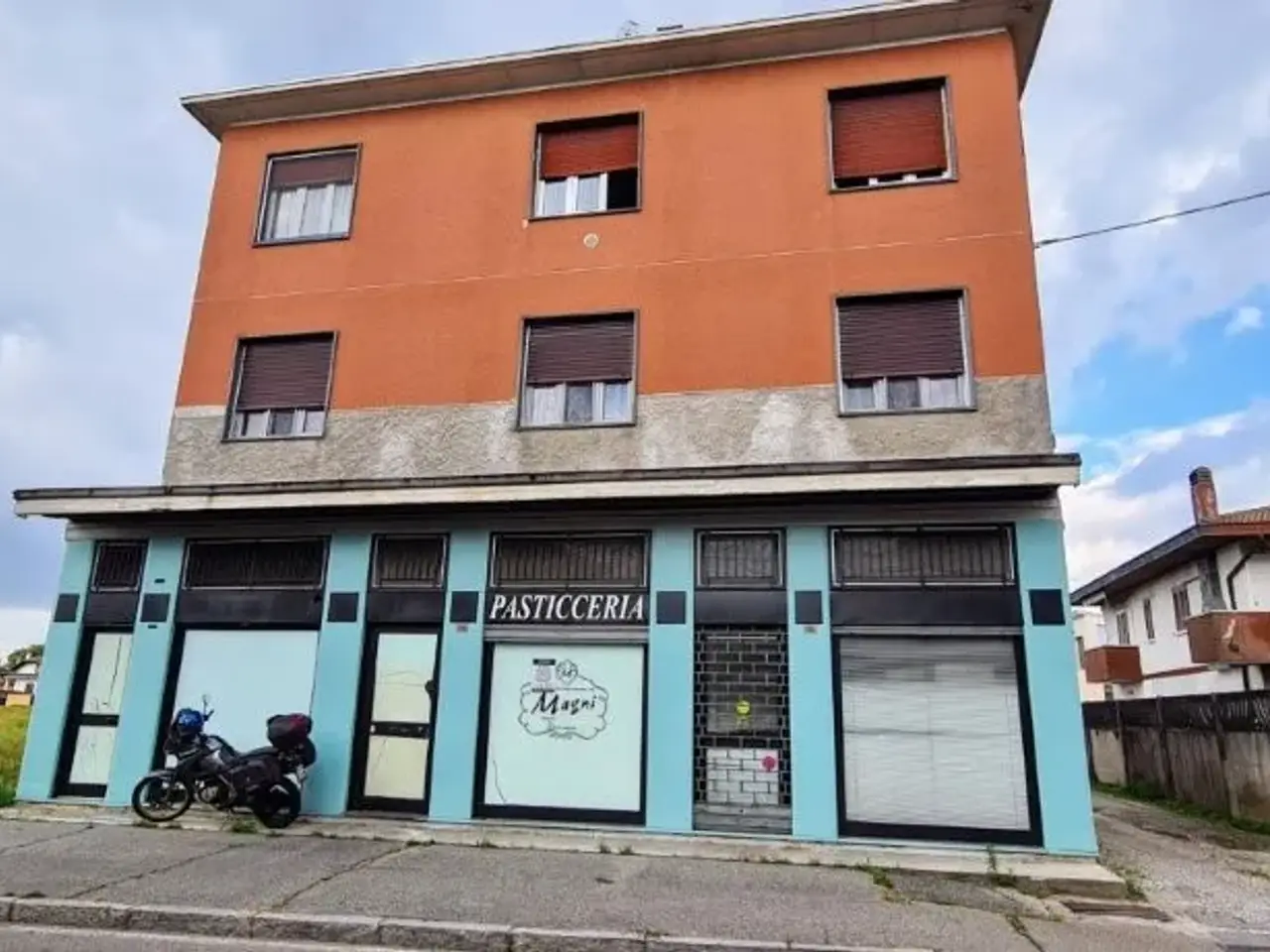 Locale commerciale in Via Vespri Siciliani, Redentore, Busto Arsizio, Varese, Lombardia, 21052, Italia, Busto Arsizio, {3} - Foto 1