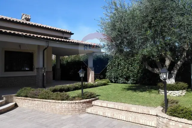 Villa in Via Aurora 22, Anzio - Foto 1