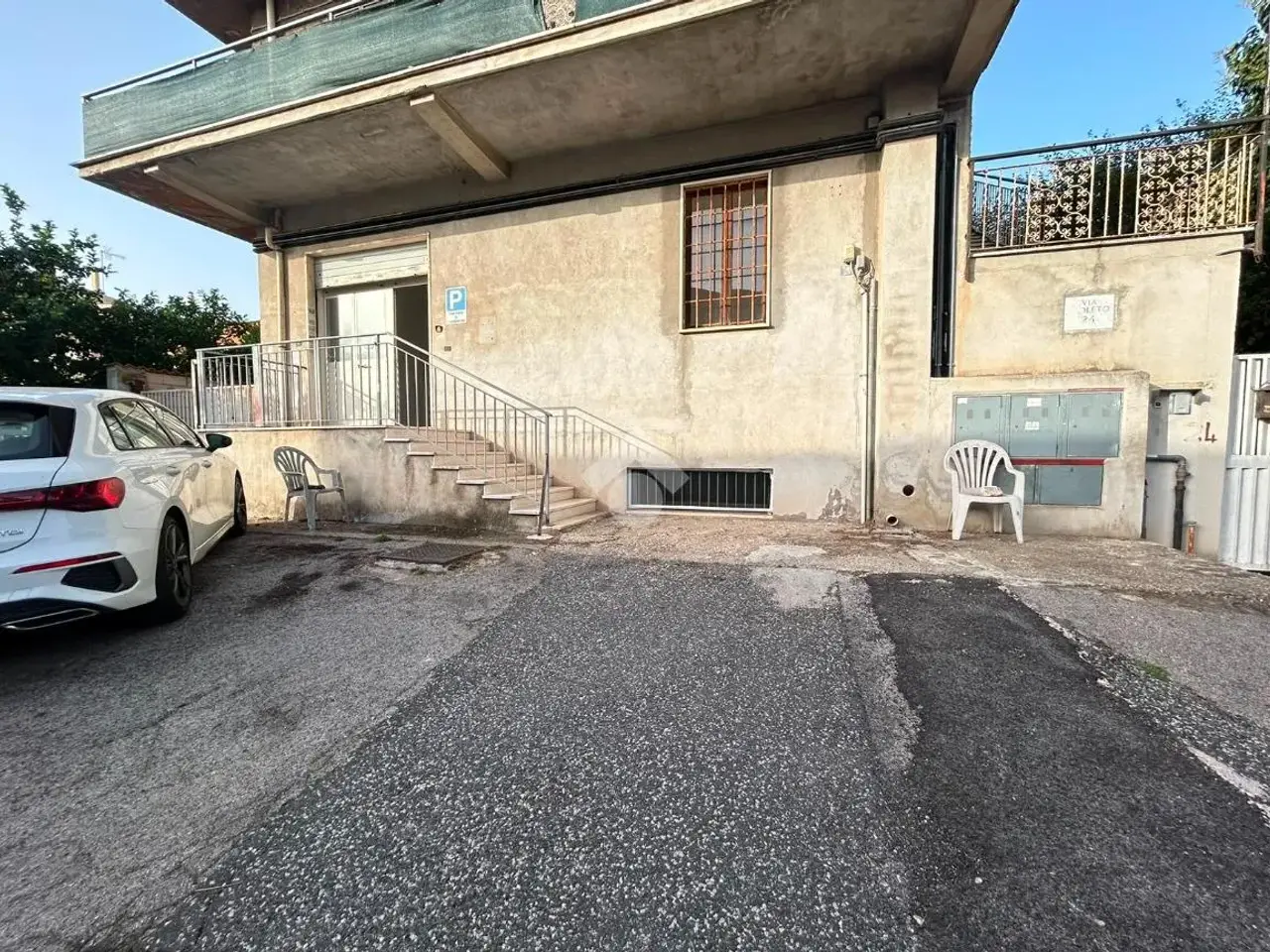 Ufficio in Via Spoleto 24, Pomezia, {3} - Foto 1