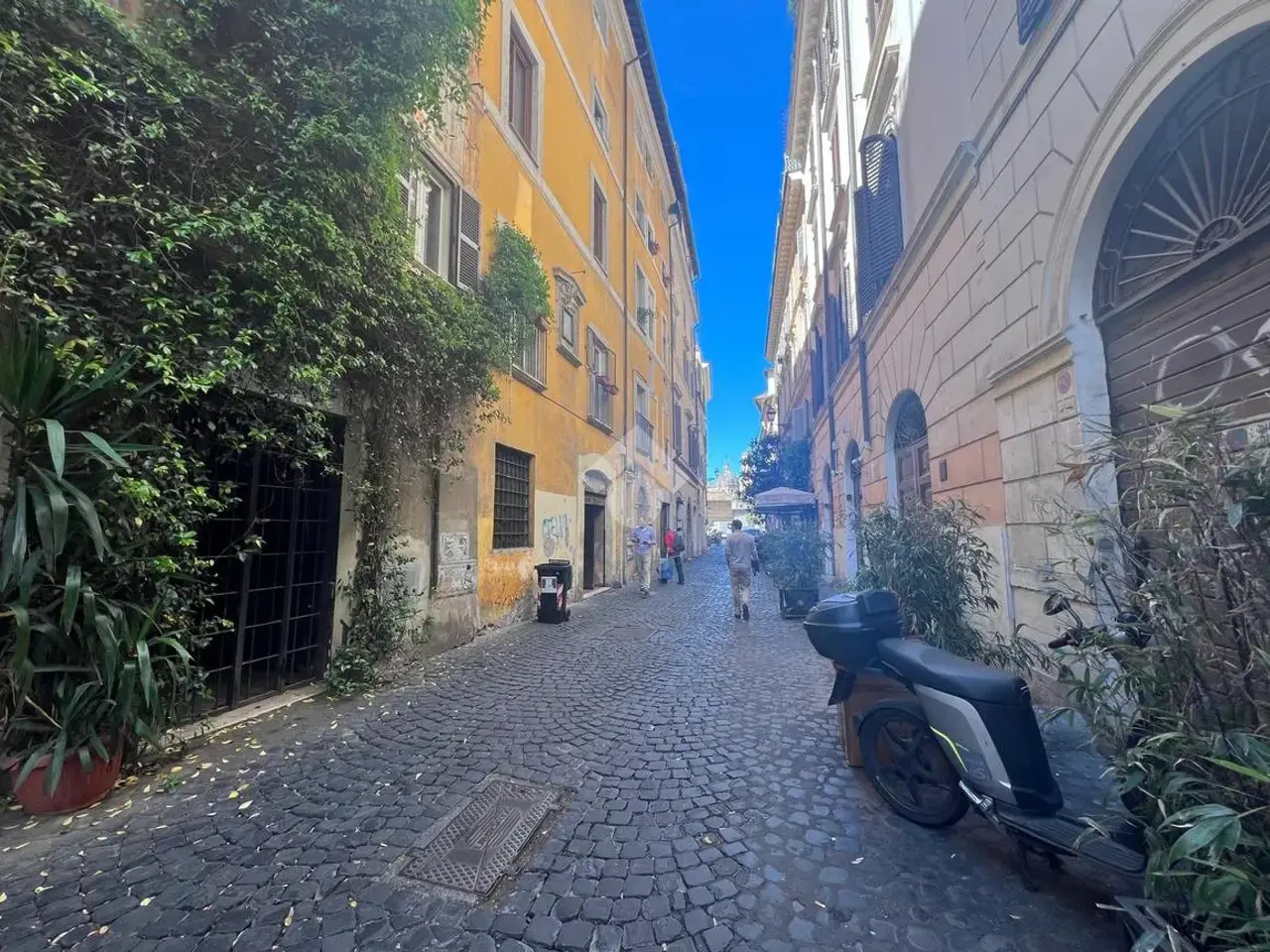 Negozio in Via della Madonna dei Monti 94, Roma, {3} - Foto 2