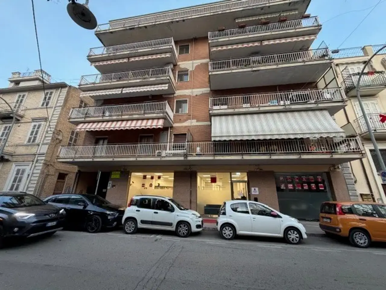 Parcheggio chiuso in Via Ugo Bassi  87, San Benedetto Del Tronto, {3} - Foto 2