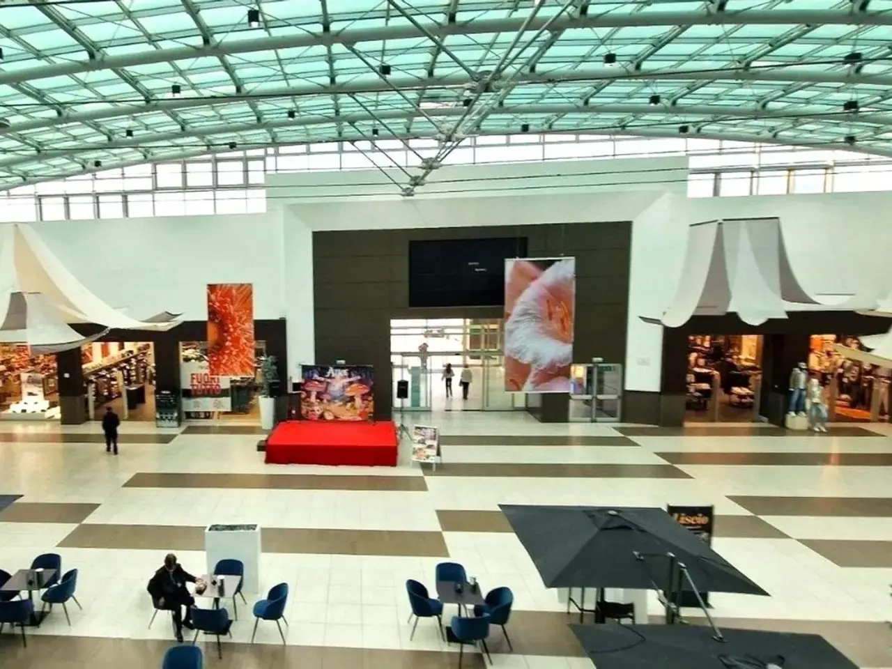 Centro commerciale in Via Croci di Riardo, Riardo Ce, Italia, Riardo, {3} - Foto 2