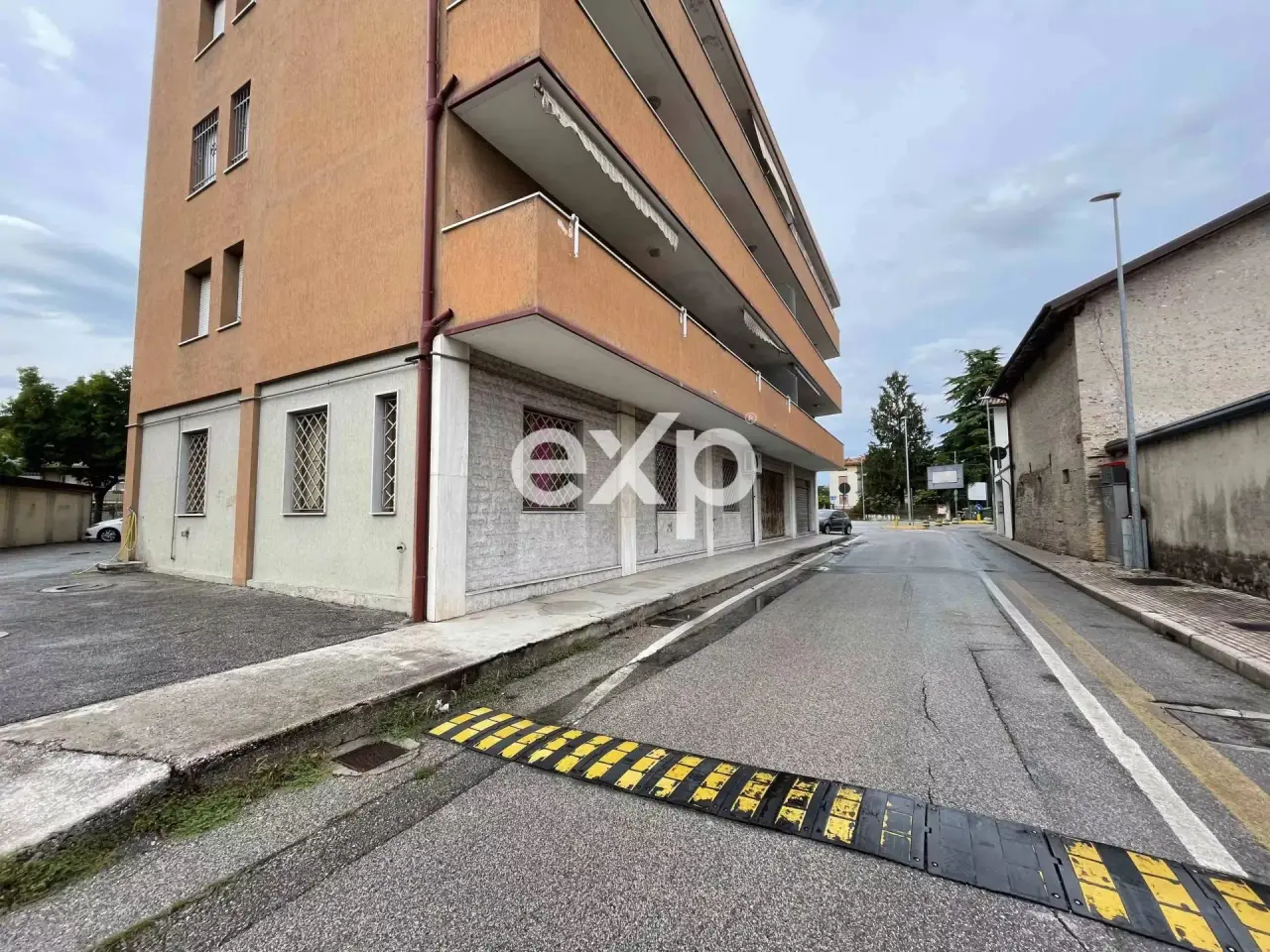 Negozio in Piazza De Gasperi, 8, Casarsa Della Delizia, {3} - Foto 1