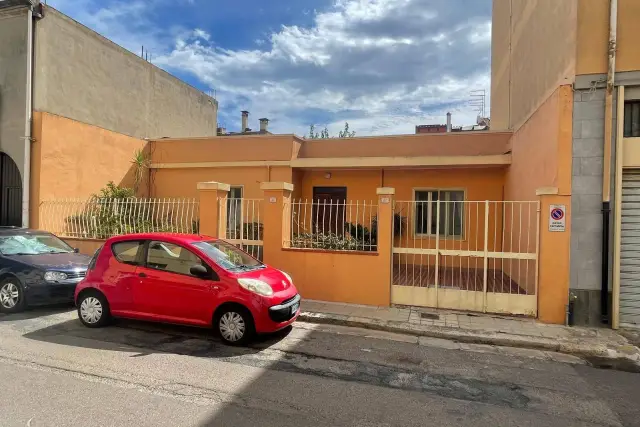 Detached house in Via Bari, Quartu Sant'Elena - Photo 1