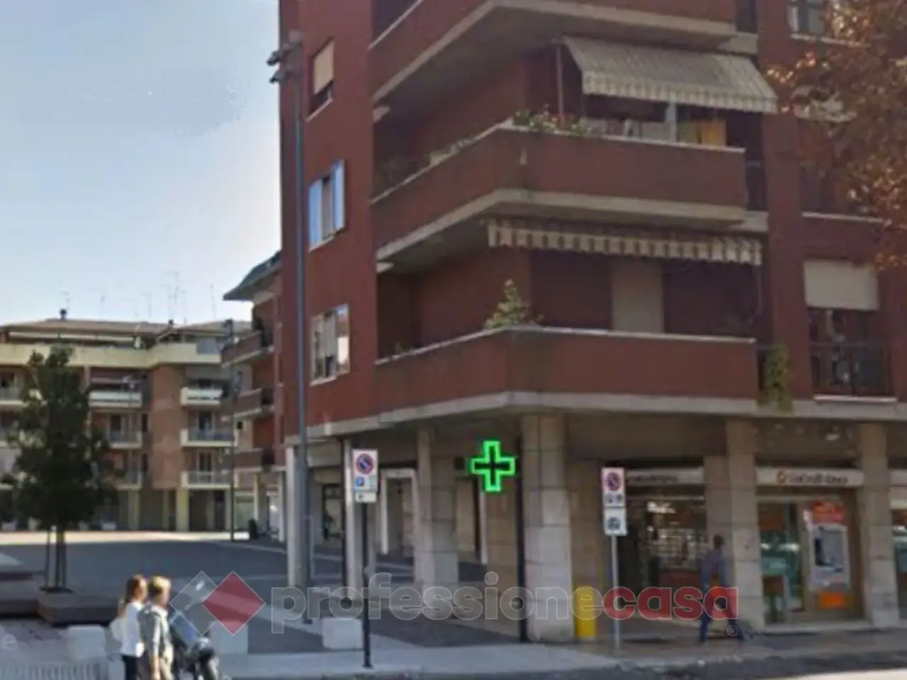 Negozio in Piazza della Costituzione , Legnago, {3} - Foto 1