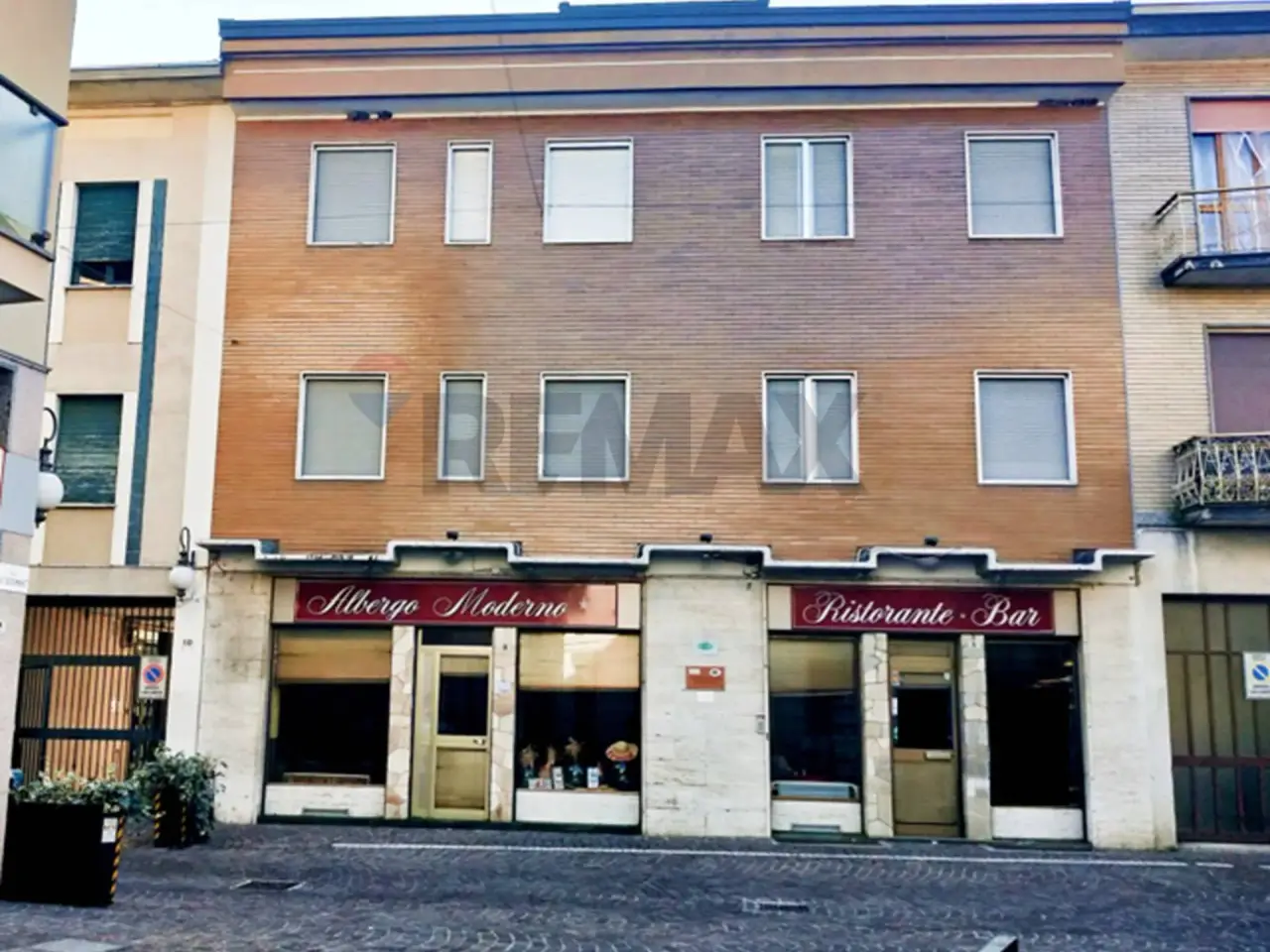 Albergo in Via Mazzini 8, Trecate, {3} - Foto 1