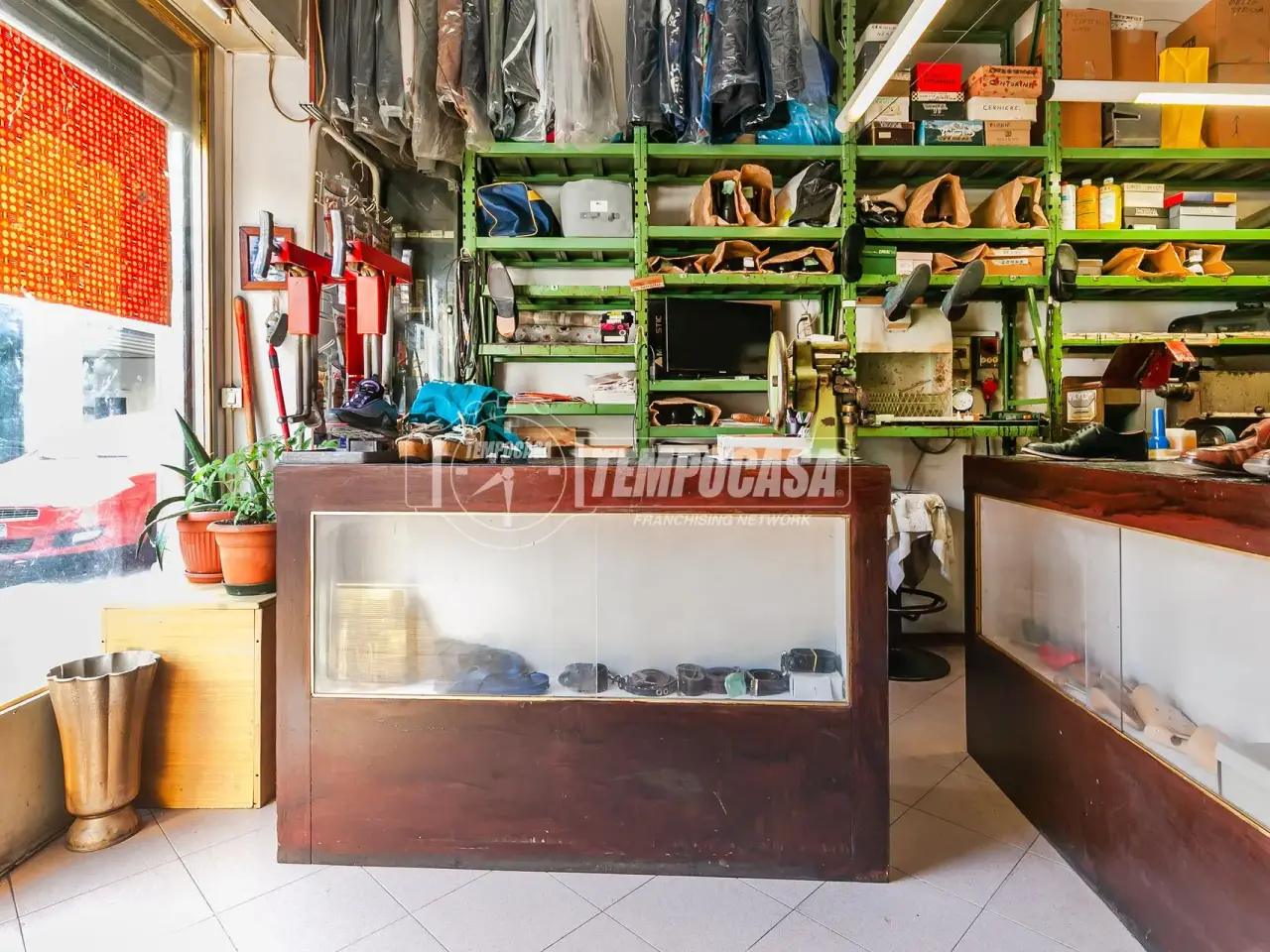 Negozio in Via Luigi Porro Lambertenghi 3, Milano, {3} - Foto 1