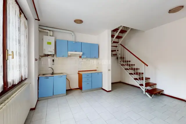 2-room flat in Via Federico Confalonieri 13, Carate Brianza - Photo 1