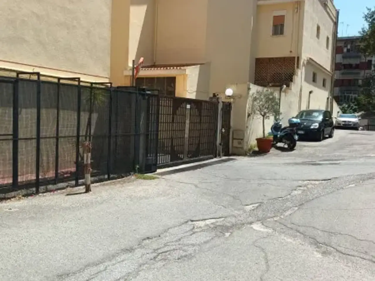 Magazzino in Via Pietro Castelli 11, Messina, {3} - Foto 2