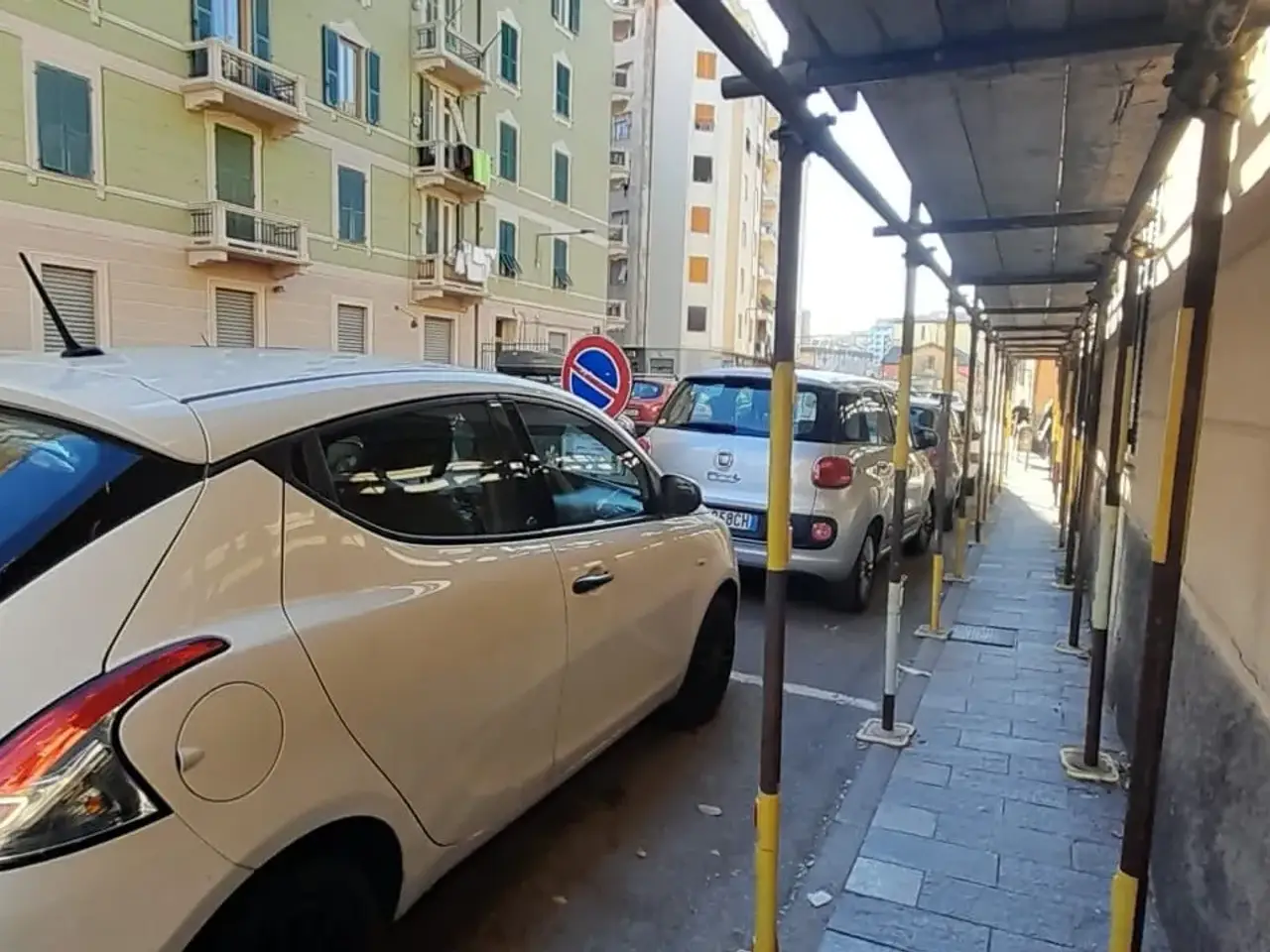 Magazzino in Via Faletti 9, Savona, {3} - Foto 2