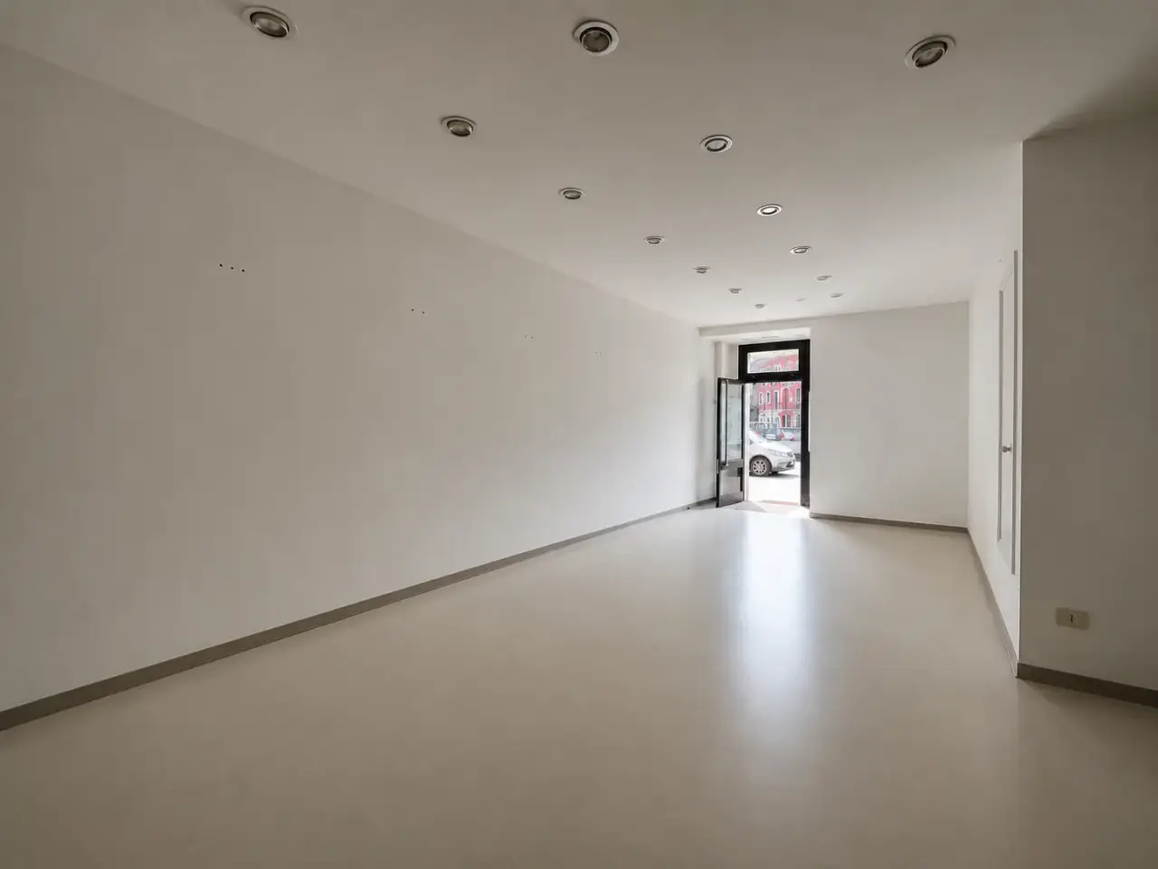 Negozio in Piazza Costituzione 30, San Bonifacio, {3} - Foto 1