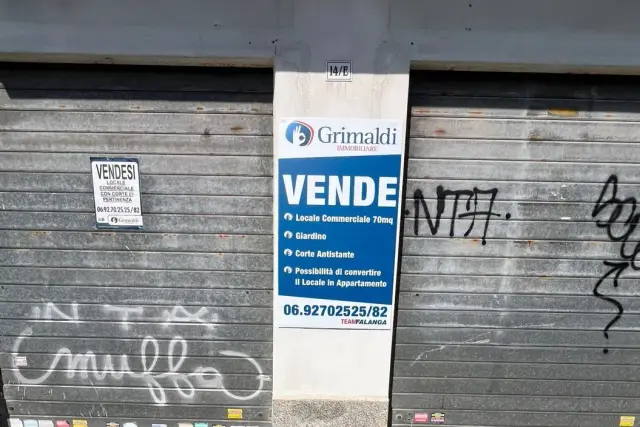 Negozio in Via Giosue' Carducci 16, Aprilia - Foto 1