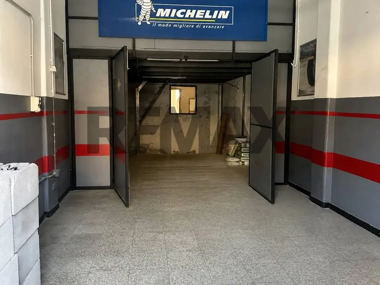 Negozio in Via della Regione 96, San Giovanni La Punta, {3} - Foto 2