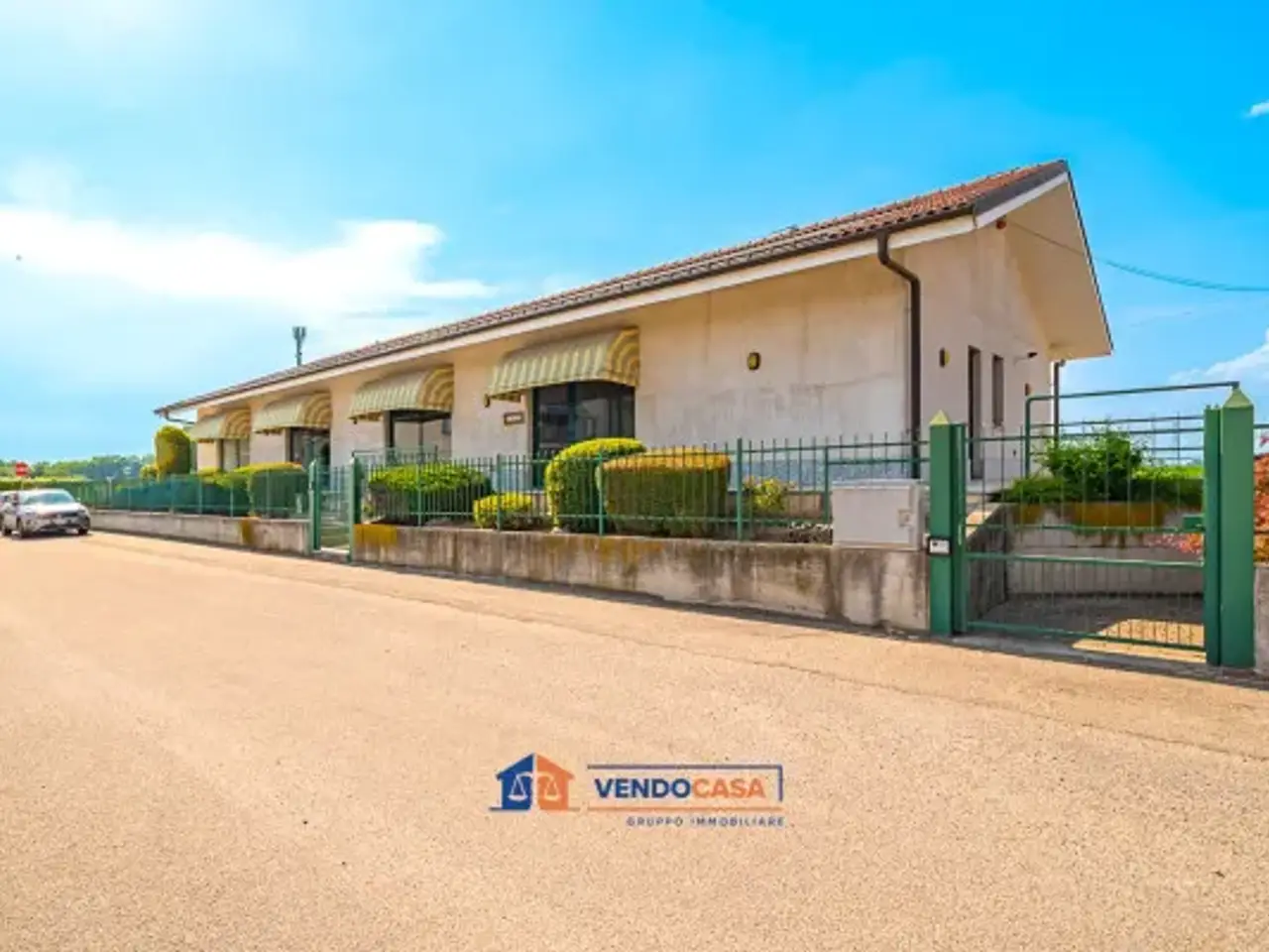 Negozio in Via Vinovo 12, Carmagnola, {3} - Foto 1