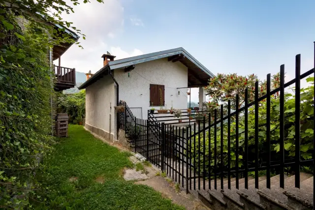 Detached house in Via Pian Cortese, Barge - Photo 1