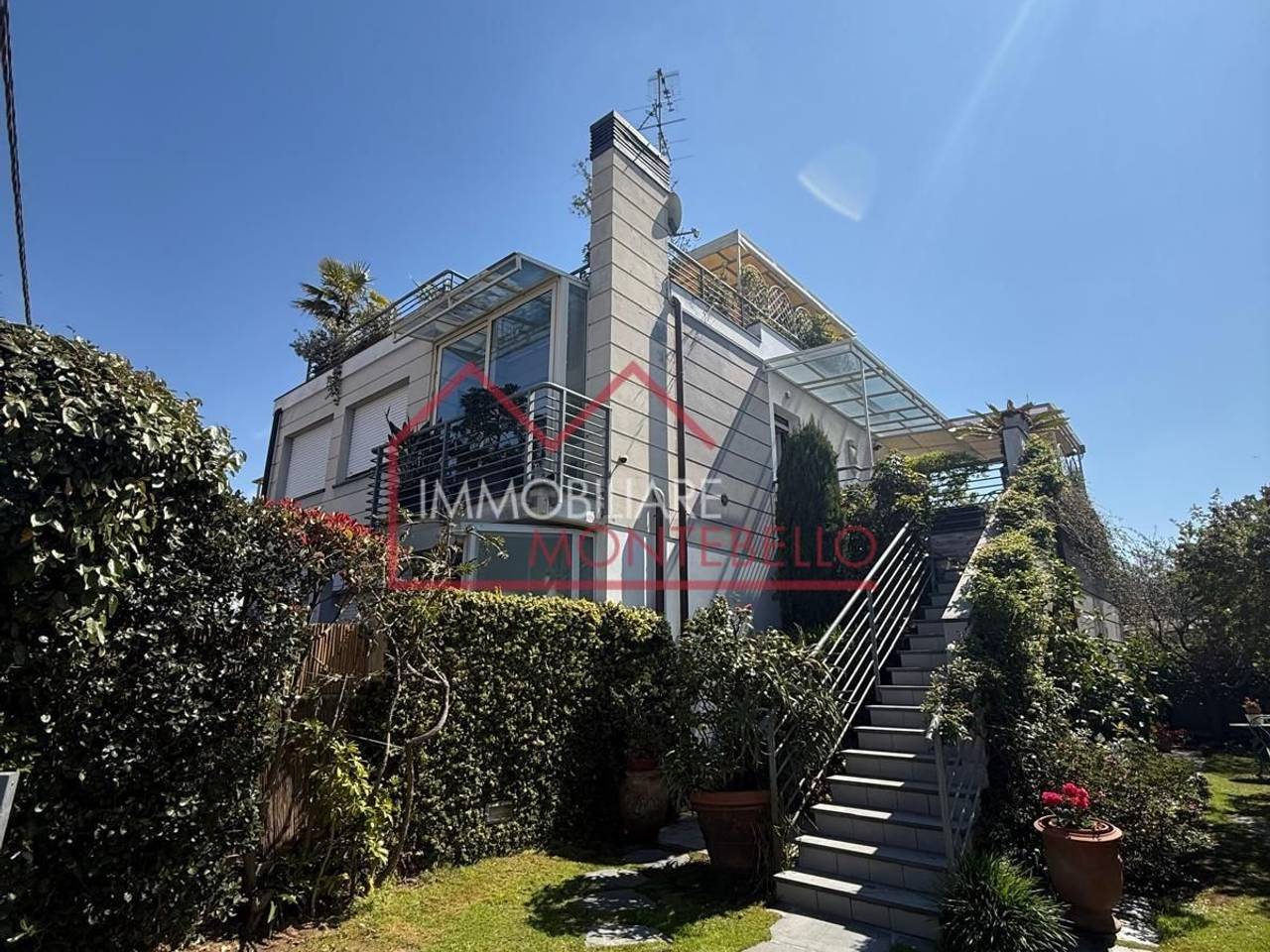 casa indipendente in vendita a Camaiore in zona Lido di Camaiore
