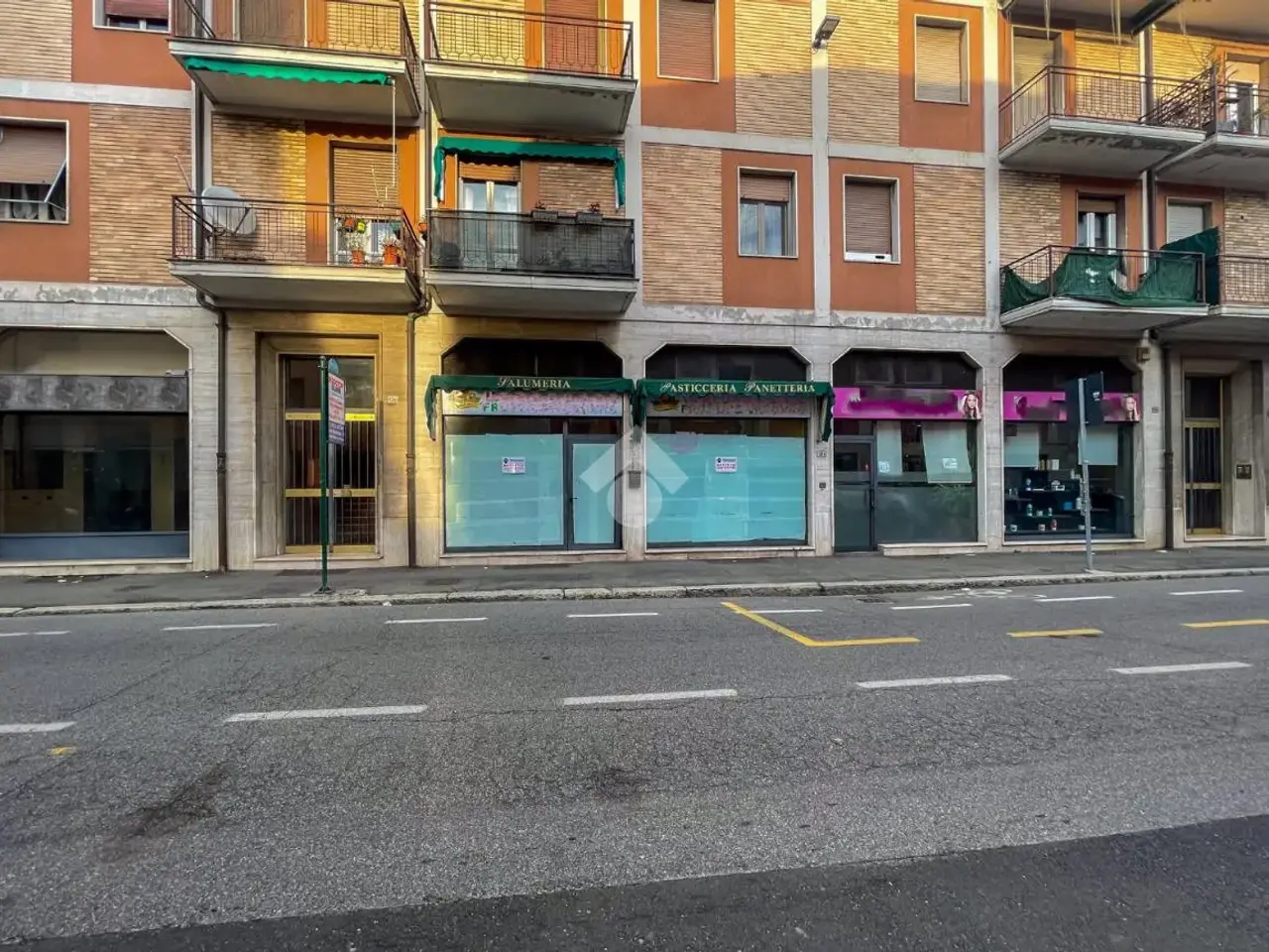 Negozio in Via Angelo Massarotti 13, Cremona, {3} - Foto 1