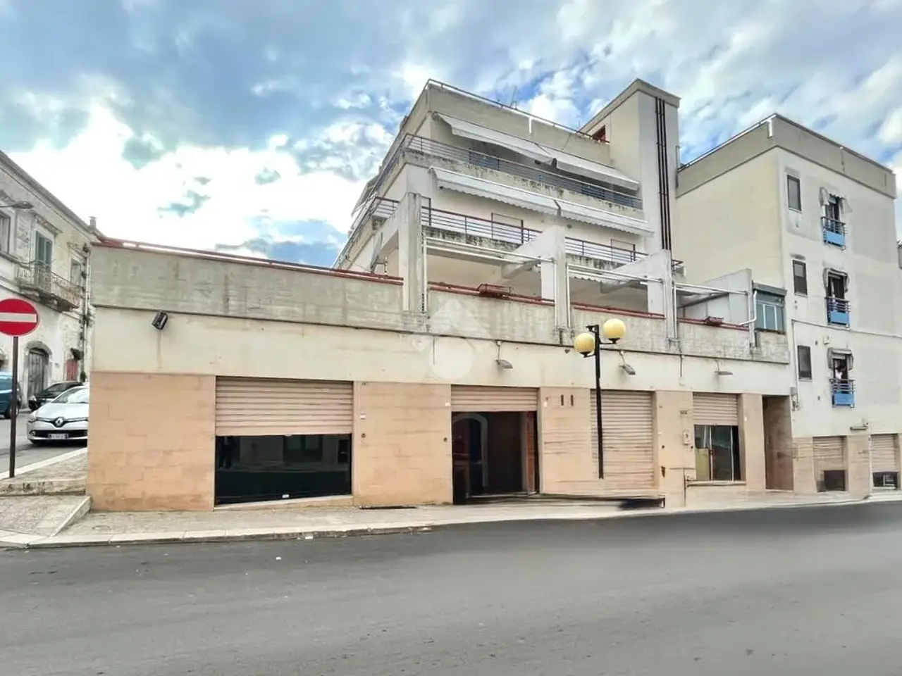 Negozio in Via Guglielmo Oberdan 107, Canosa Di Puglia, {3} - Foto 1