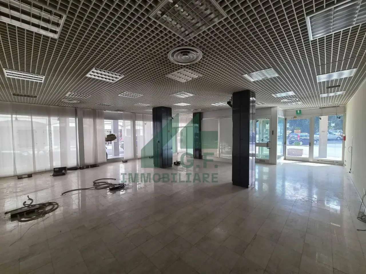 Negozio in Via Olivo Manfrin 16, San Vito Al Tagliamento, {3} - Foto 2