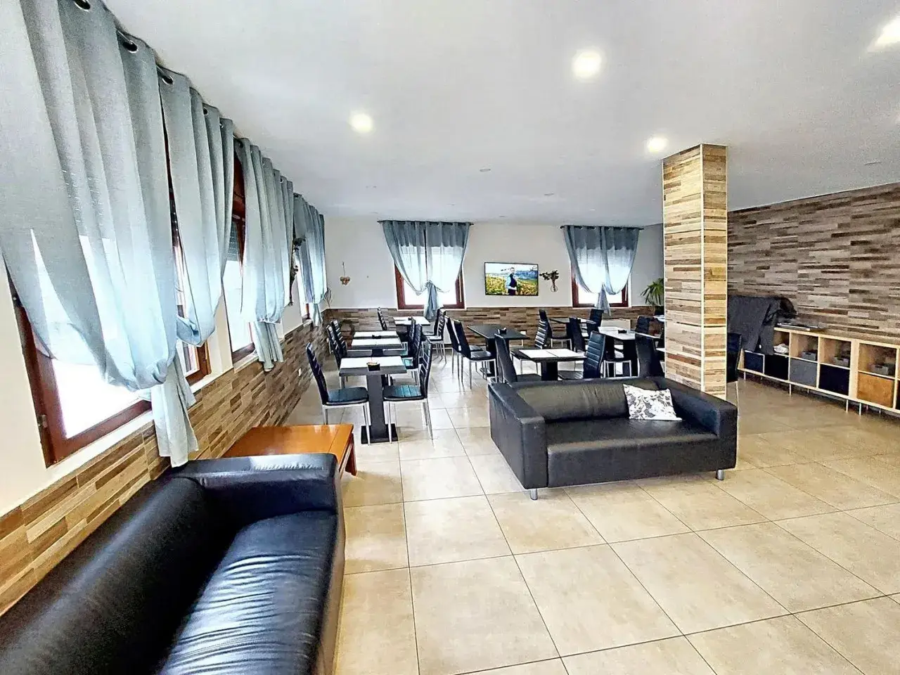 Albergo in Corso Palmiro Togliatti, N. 21, Vigevano, {3} - Foto 1