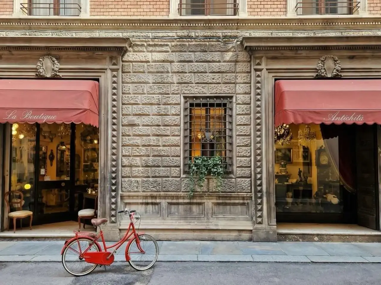Negozio in Via del Cristo 4, Reggio nell'Emilia, {3} - Foto 1