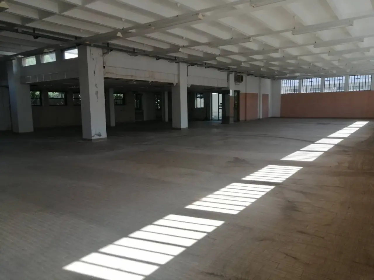 Locale commerciale in Via Giuseppe Mazzini 62, Trecate, {3} - Foto 1