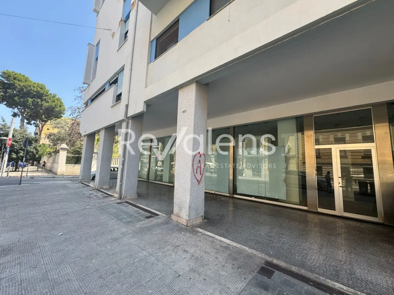 Locale commerciale in Corso Benedetto Croce 160, Bari, {3} - Foto 1
