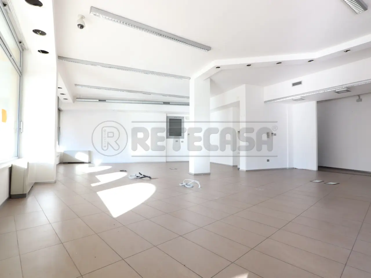 Palazzina commerciale in Via G Marconi 5, Altavilla Vicentina, {3} - Foto 1