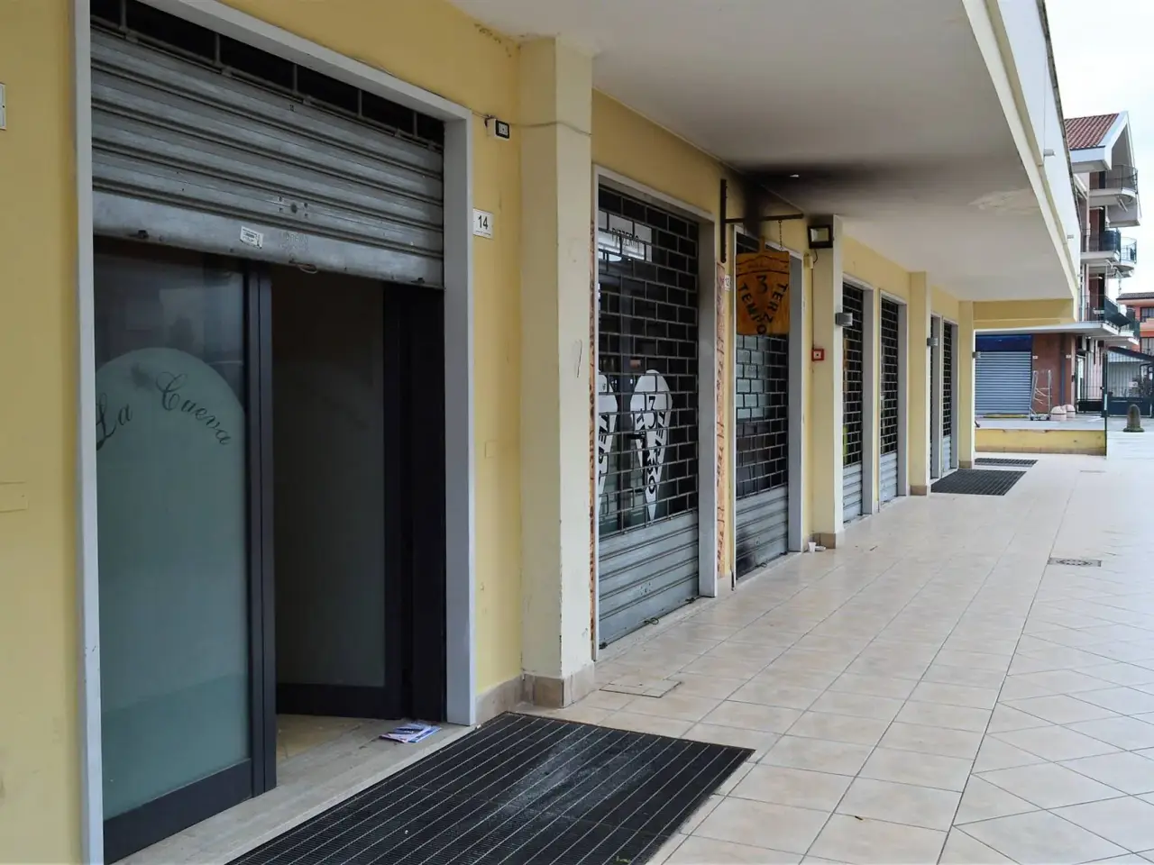 Negozio in Via Gran Bretagna, Santa Maria Capua Vetere, {3} - Foto 1