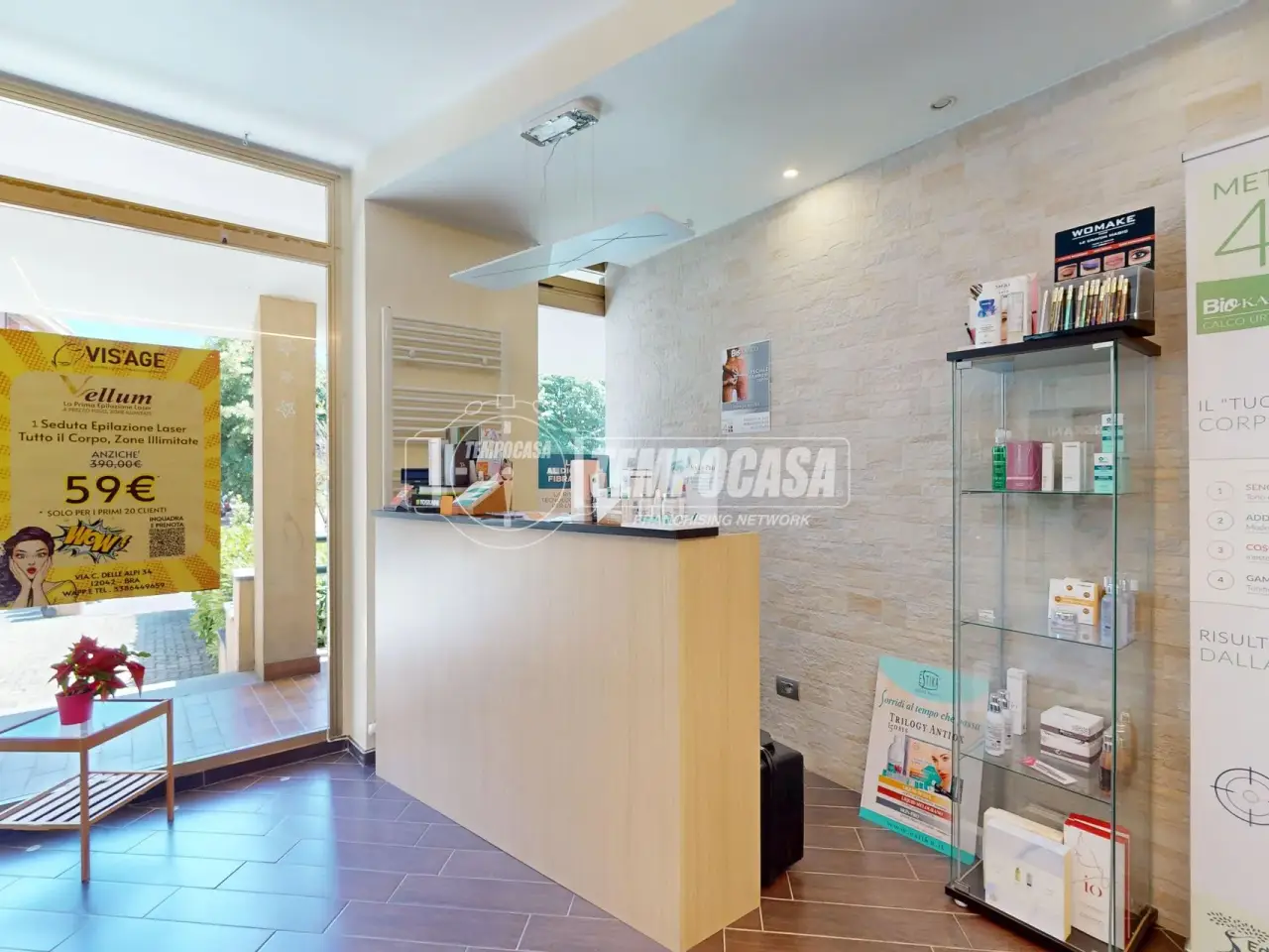 Esercizio commerciale in Via Cacciatori delle Alpi, Bra, {3} - Foto 2