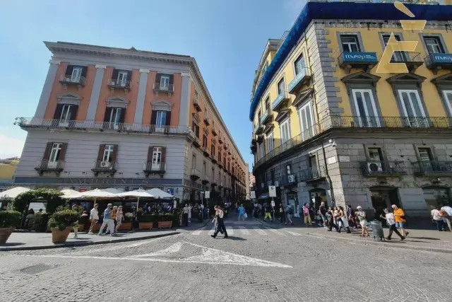 Geschäft in Via Chiaia 37, Napoli - Foto 1