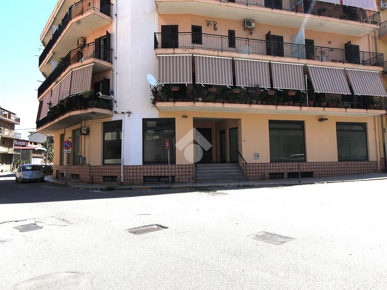 Magazzino in Via Briatico 48, Villa San Giovanni, {3} - Foto 2