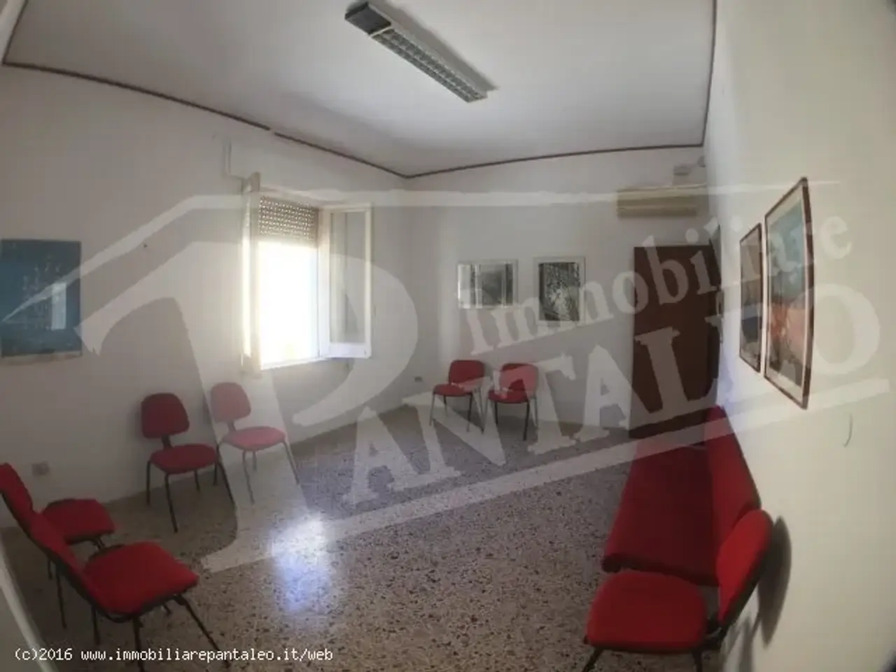 Esercizio commerciale in 
Via M. d'Azeglio									, 
Marsala									, Marsala, {3} - Foto 2