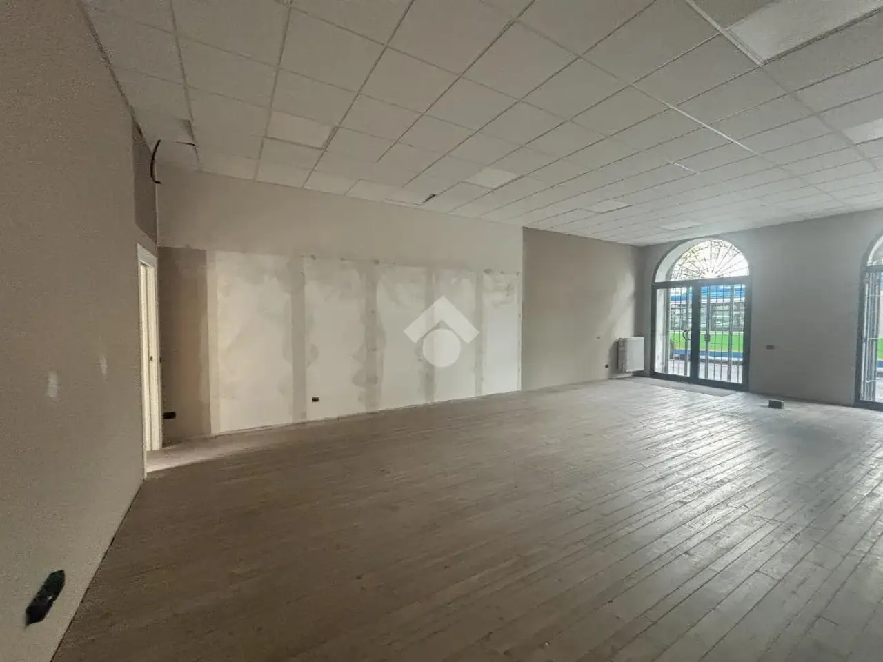 Negozio in Via Salvatore Sassi-Medaglia d' Oro 28, Lecco, {3} - Foto 2