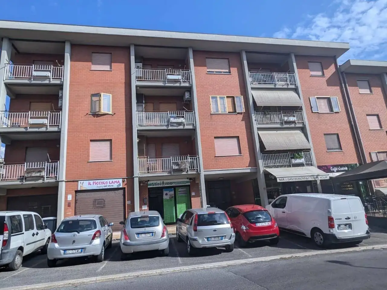 Locale commerciale in Via Generale Roberto Lordi 45, Genzano di Roma, Genzano Di Roma, {3} - Foto 1