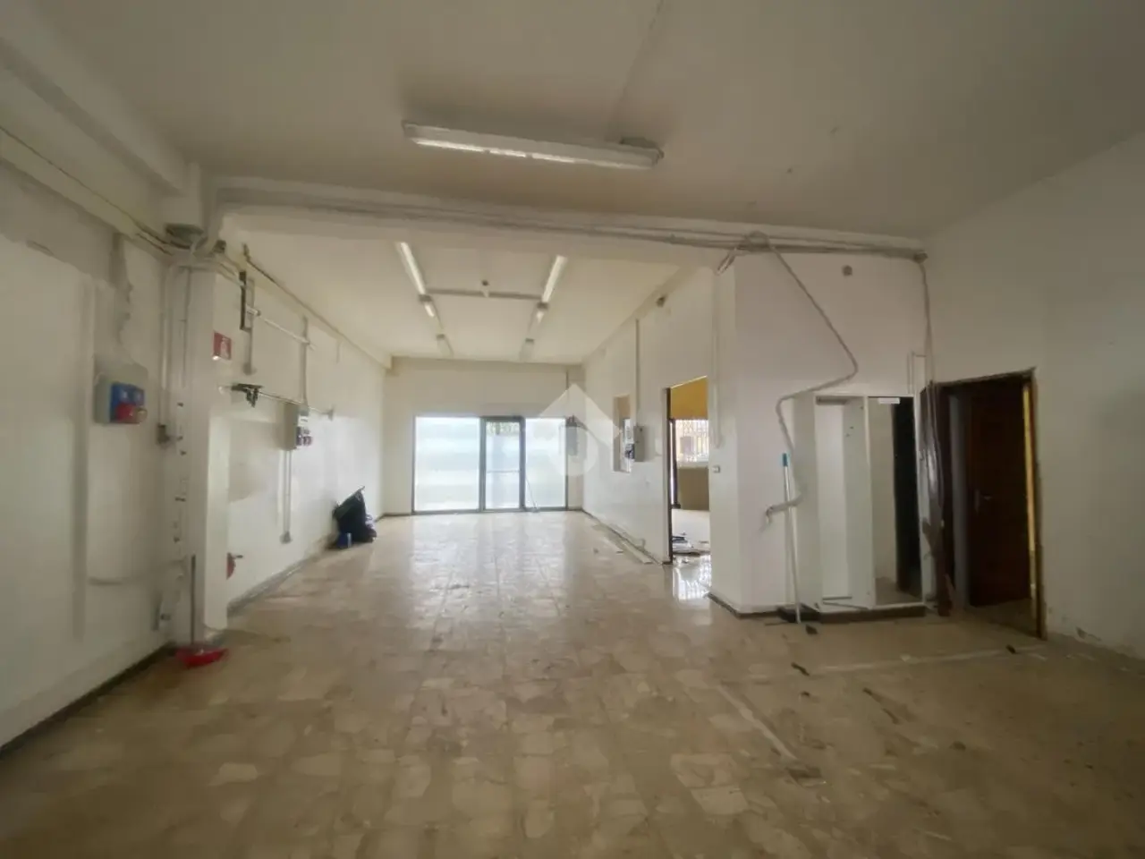 Negozio in Via Fratelli Cervi 171, Reggio Emilia, {3} - Foto 2