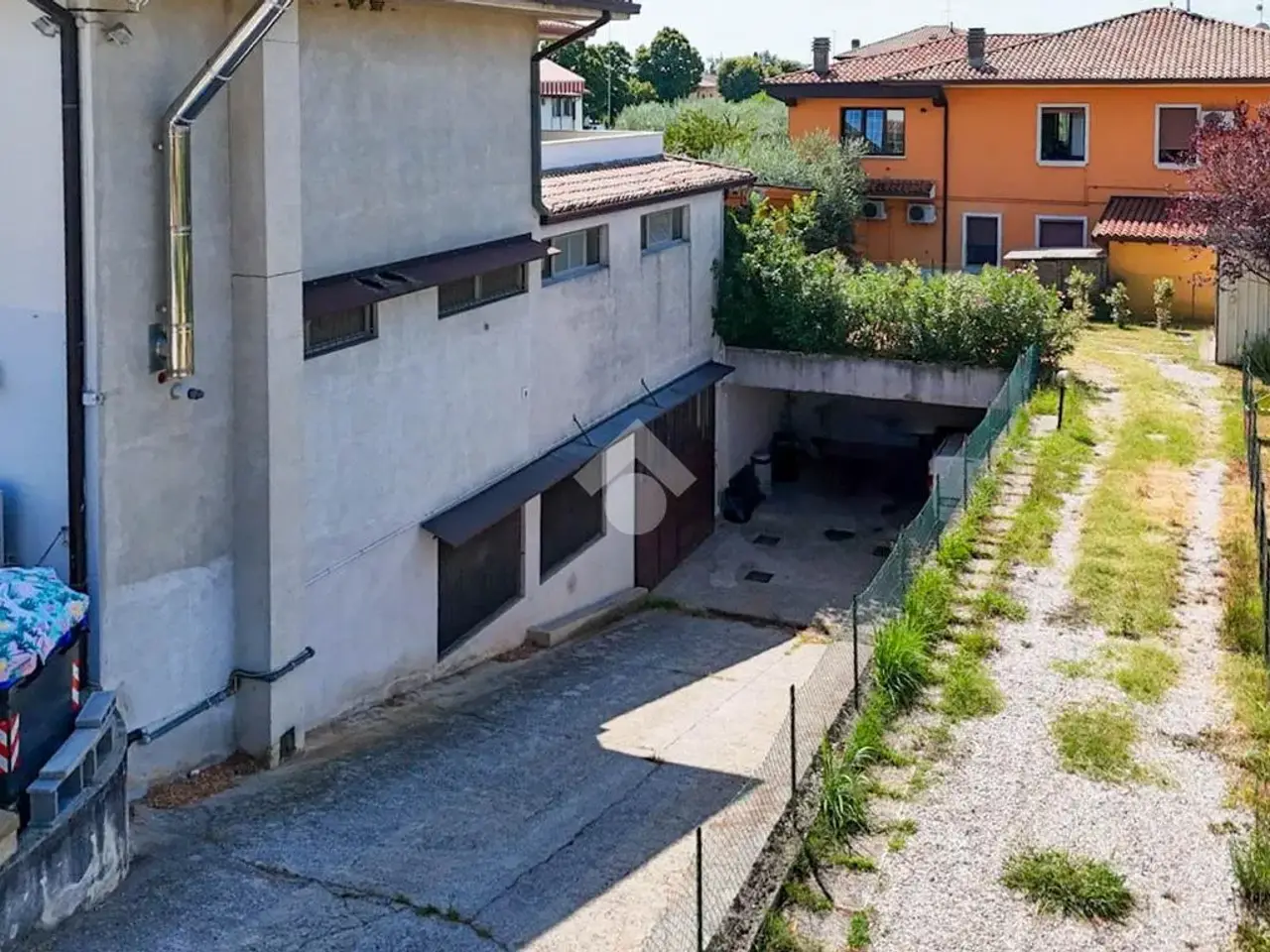 Magazzino in Via Nazionale 17, Puegnago del Garda, {3} - Foto 1