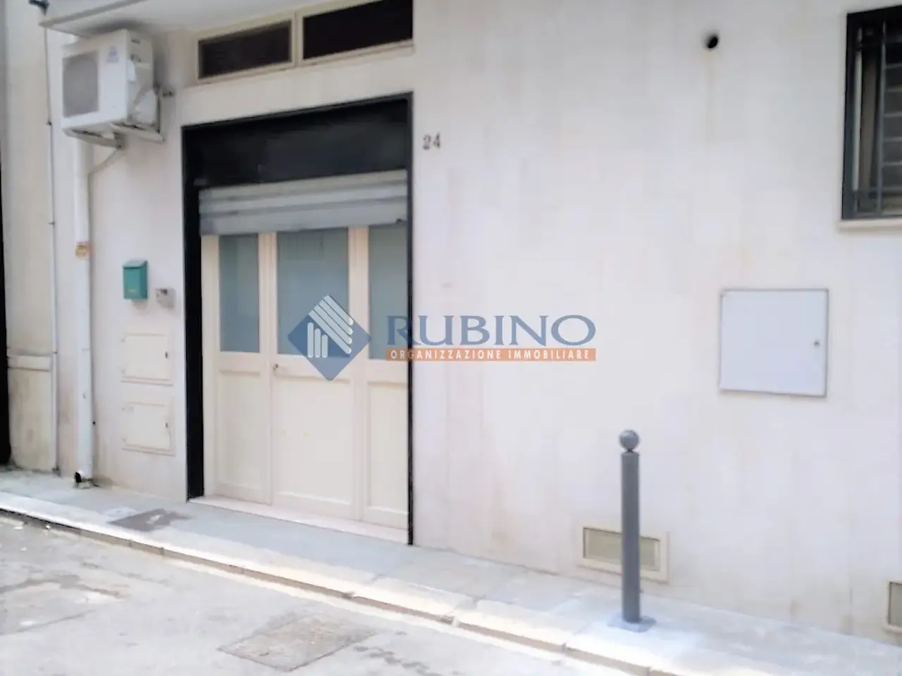 Palazzina commerciale in Via Solferino 24, Modugno, {3} - Foto 1