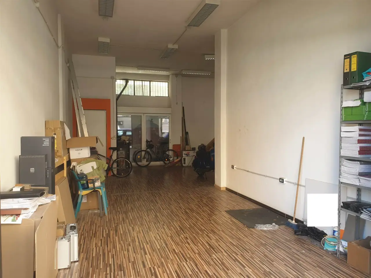 Magazzino in Via Gaetano Devitofrancesco 7 Bari, Bari, {3} - Foto 1