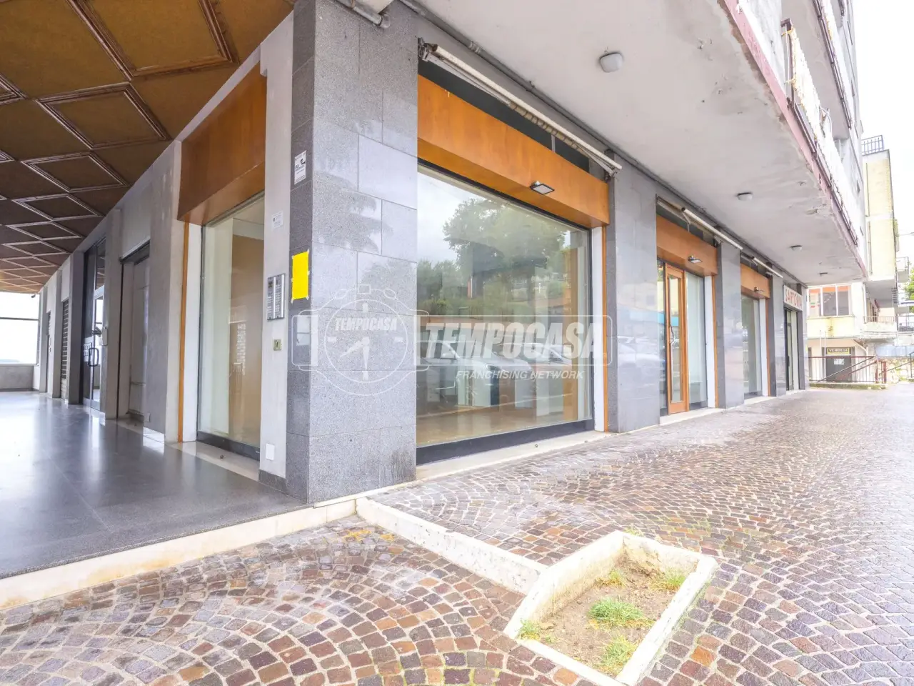 Negozio in Viale Zaccagnini, Montegranaro, {3} - Foto 1