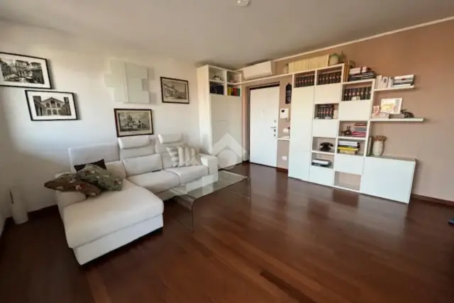 2-room flat in Via Leone Tolstoi 41, Limbiate - Photo 1