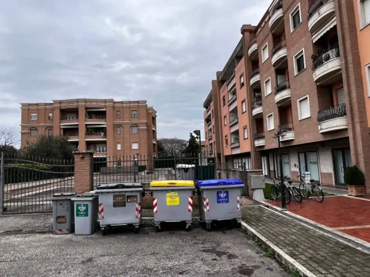 Negozio in Viale Gabriele d'Annunzio, Assisi, {3} - Foto 2